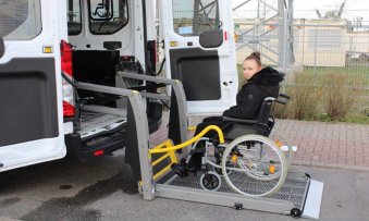 Rollstuhllift am Opel Transporter